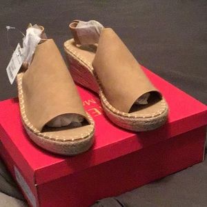 Cirkly Sand Nubuck Wedge Sandal 7.5. NWT